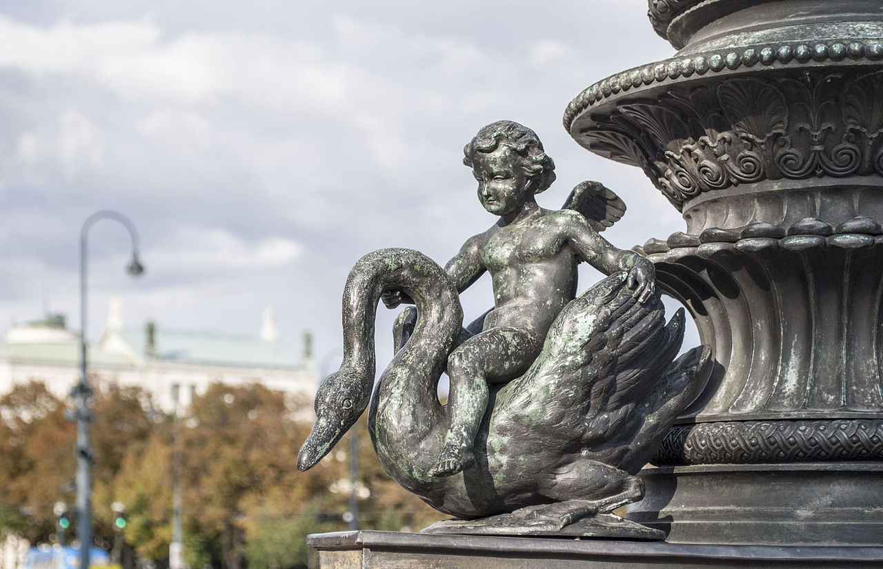 Amor – Außenansicht des österreichischen Parlamentsgebäudes
